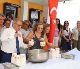 Özacar Aşure İkramında Bulundu