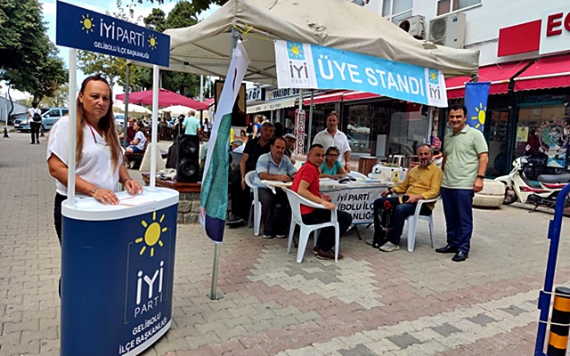 İYİ Parti Üyelik Standı Açtı