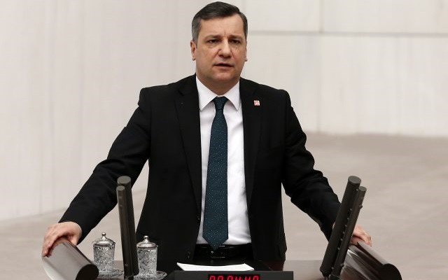 Özgür Ceylan’dan Şok İddia: 130 Bin Mülteci TSK’da Silah Altına Alınacak