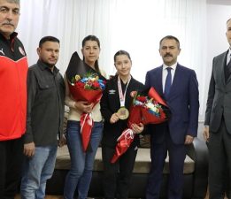Vali Aktaş, Avrupa Şampiyonu Beyza Akkaya’yı Ziyaret Etti