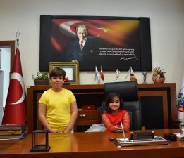 Başkan Soyuak Koltuğunu Çocuklara Bıraktı
