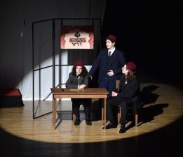 “Kuyruklu Yıldız Altında Bir İzdivaç” Sahnelendi