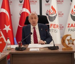 Ümit Özdağ’dan Başarılı Öğrencilere Burs Sözü