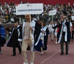 ÇOMÜ Mezuniyet Töreninde Coşku Büyüktü