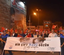30 Ağustos Fener Alayı Yapıldı