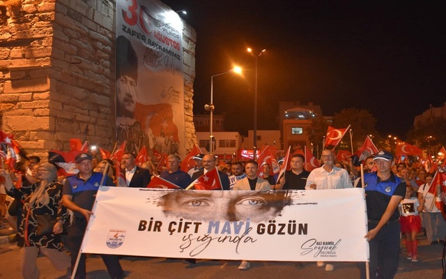 30 Ağustos Fener Alayı Yapıldı