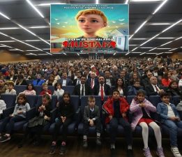 ‘Mustafa’nın Ankara Galasında Protokolde Çocuklar Vardı