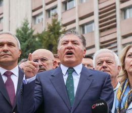 CHP’li Vekiller Milli Eğitim Bakanlığına Yürüdü