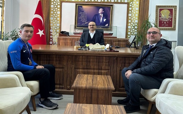 Şampiyon Eren Kırca’dan Kaymakamlık Ziyareti