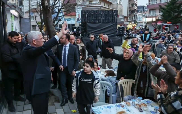 Müsavat Dervişoğlu Lapseki’de Vatandaşlarla Buluştu
