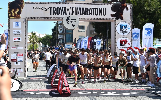 Troya Yarı Maratonu Koşuldu