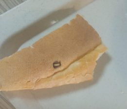 Öğrenci Yurdunda Ekmekten Demir Parçası Çıktı