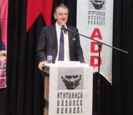 Gelibolu’da “Yeniden Atatürk Cumhuriyeti” Konferansı Düzenlendi
