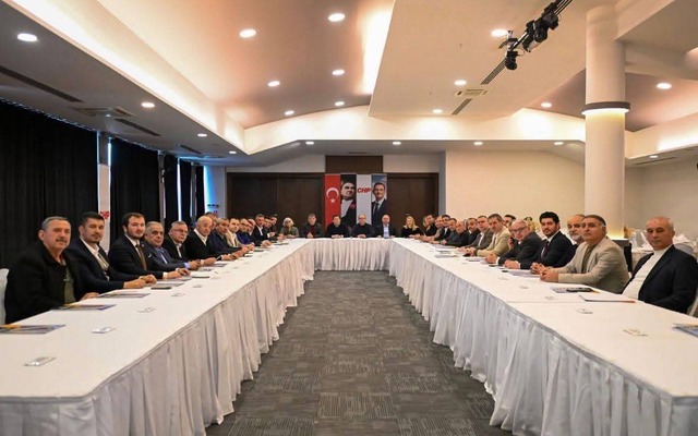 Levent Gürbüz’den İlçe ve Belediye Başkanları İle Bilgilendirme Toplantısı