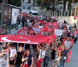 Gelibolu Tek Ses Oldu: “Cumhuriyet ve Demokrasi” İçin Tarihi Yürüyüş!