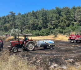 Balya Makinesinden Çıkan Yangın Tarım Arazisini Kül Etti